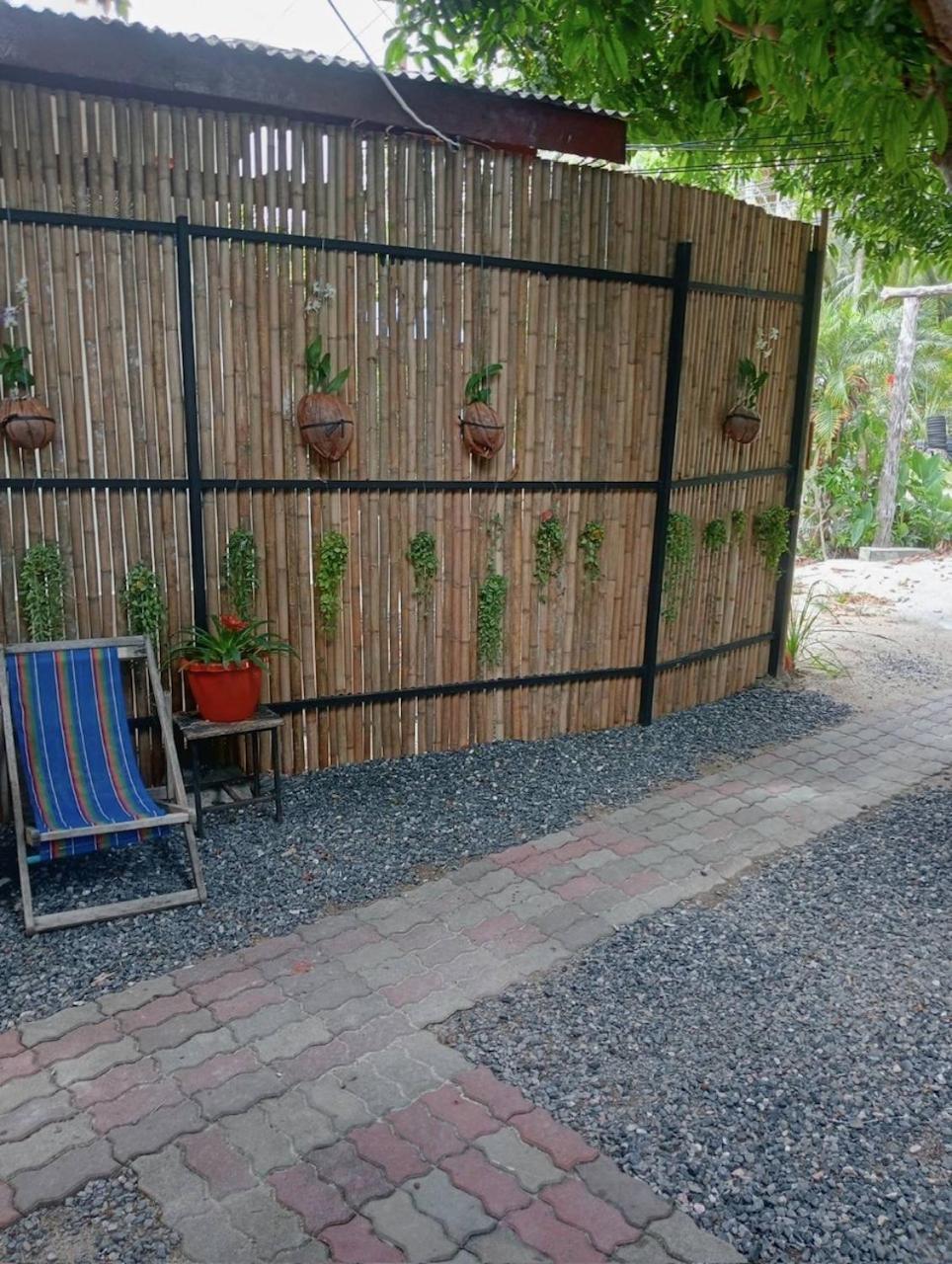 Free Concept Beach Resort Szrithanu Kültér fotó